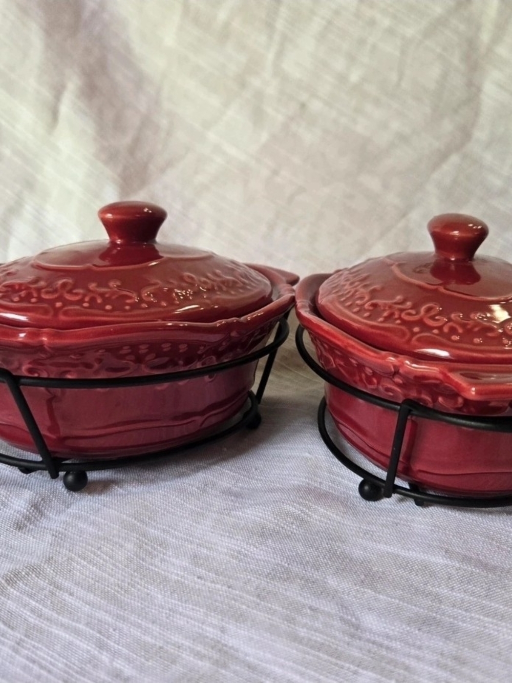 Red Ceramic Covered Casserole Dish with Stand - Home Kitchen